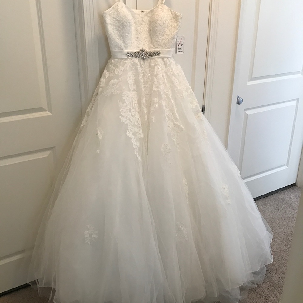 Strapless wedding dress